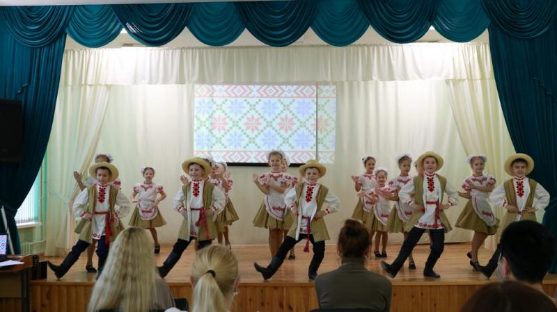 Танцуют все!